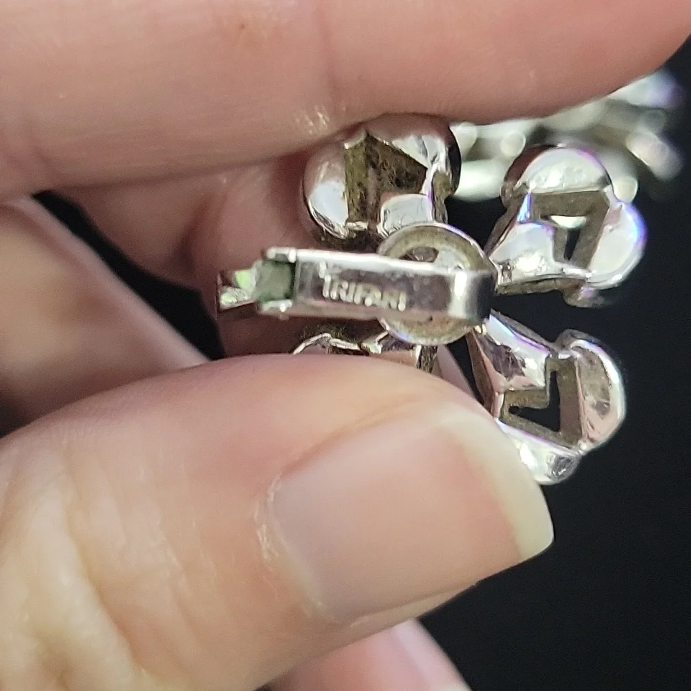 ๐ Vintage Trifari four leaf clover clip on earrings - Picture 4 of 6